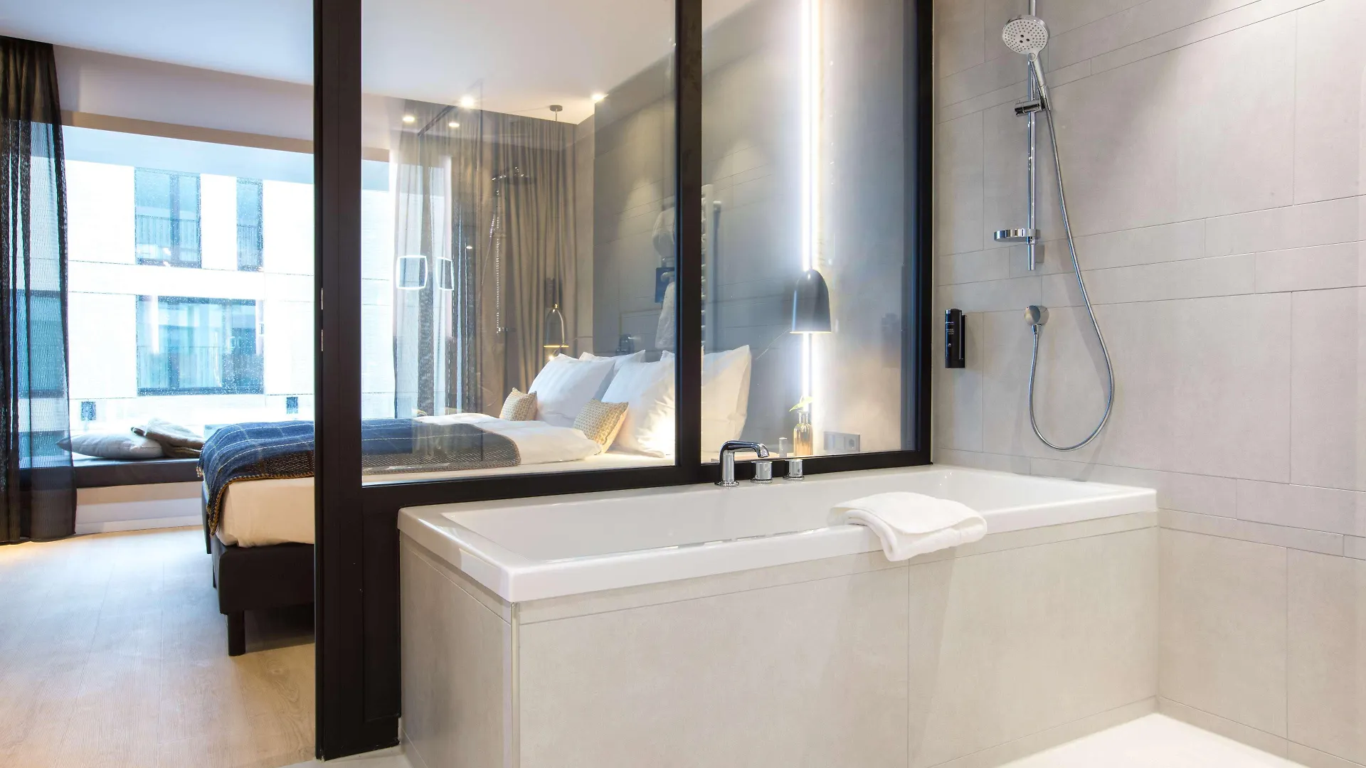 **** Hotel Radisson Blu Hotel, MHG Německo